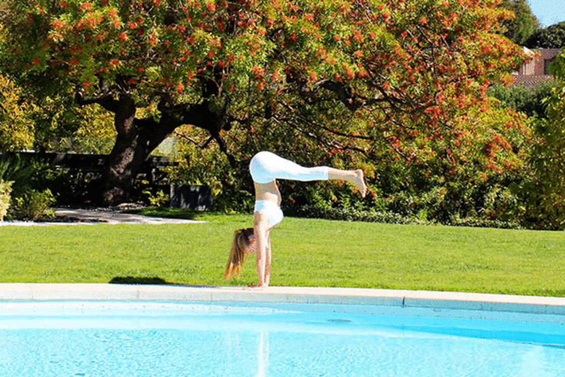 Pause & Pose: Handstand Pike