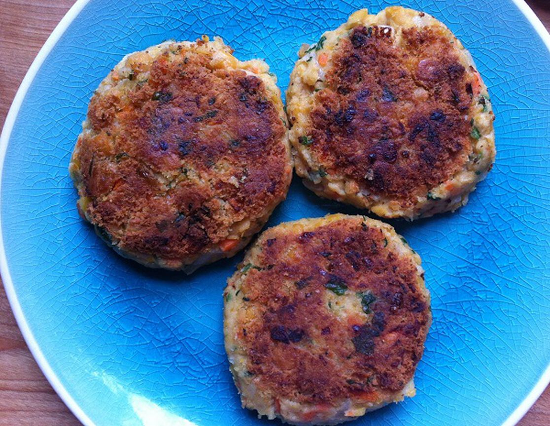 Hummus-Inspired Garbanzo Burgers Pack Nutrition, Flavor