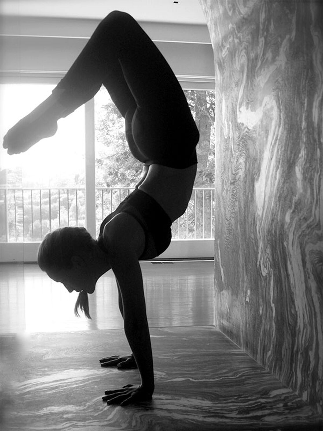 Pause & Pose: Handstand Scorpion