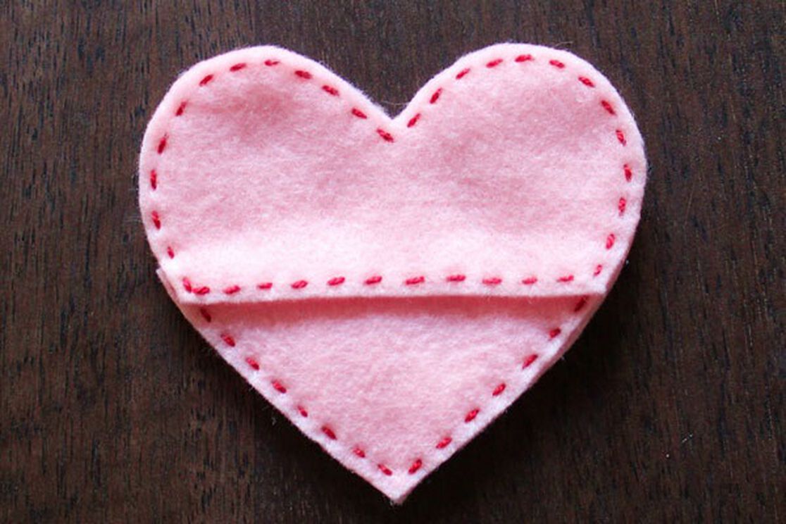 Make a Valentine&rsquo;s Day Gift Pouch in 4 Easy Steps
