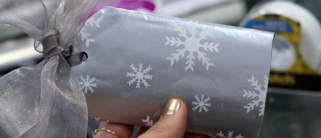 Recycled Wrapping Makes Your Gift Cards Personal