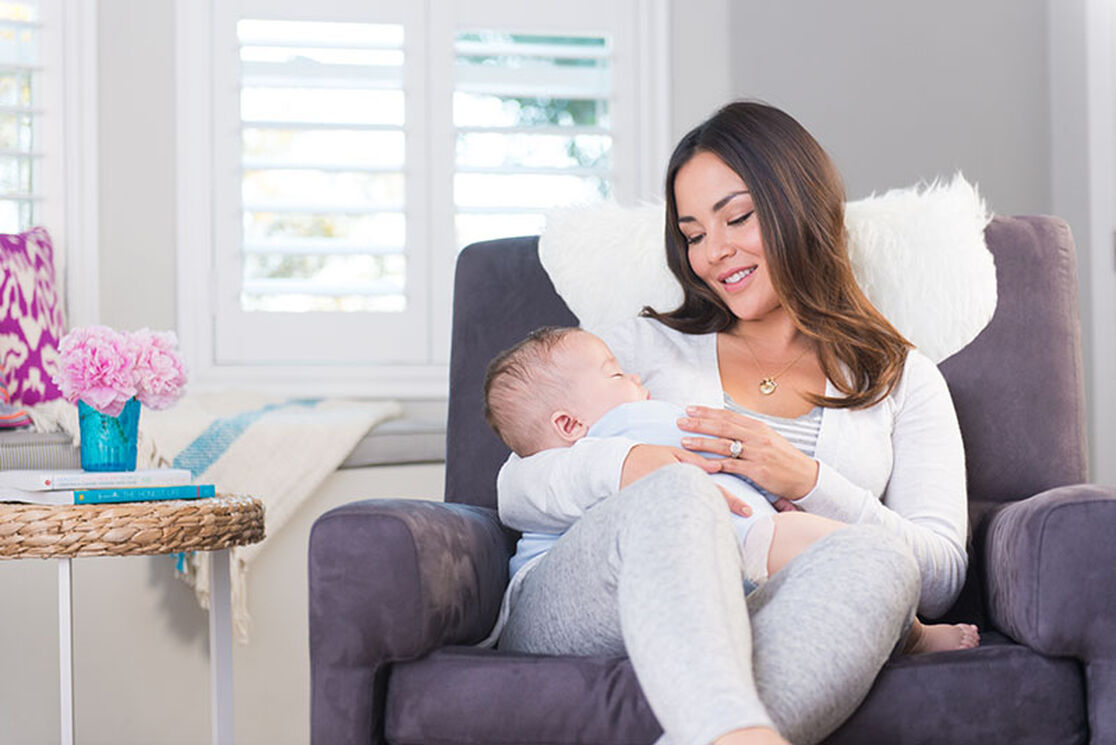 5 Ways Breastfeeding Can Benefit Mom