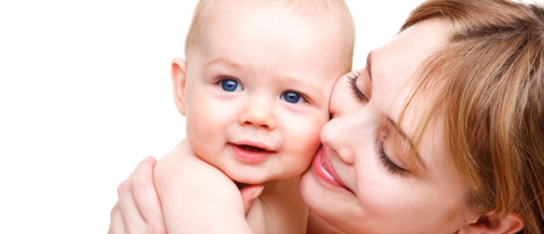Cuddling Often is Healthy for Baby