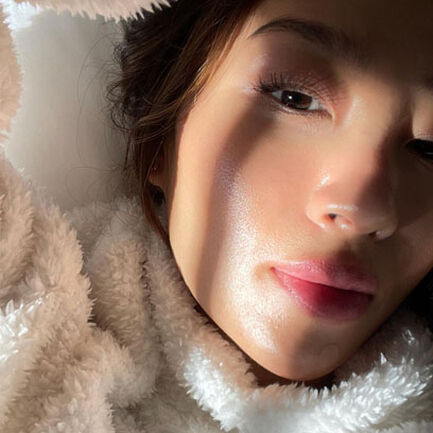 woman using honest beauty products