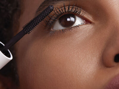 How To Apply Mascara & Keep It Looking Flawless