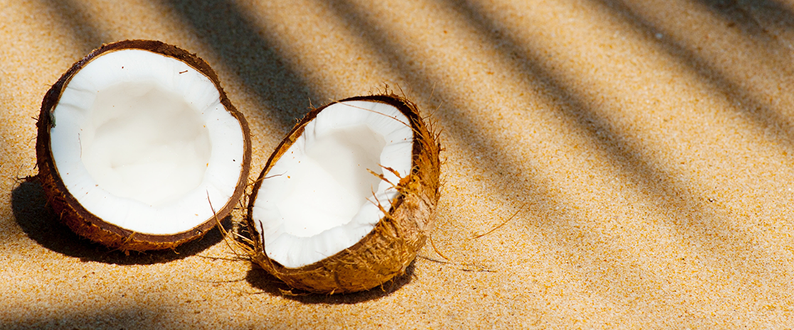 Coconut Oil Uses: Why Coconut Oil is One of Our Clean Beauty Faves