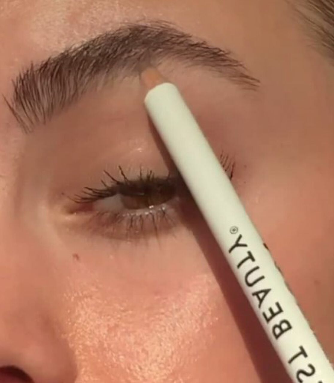 How to Shape Eyebrows at Home
