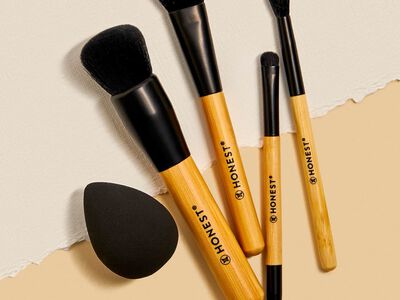 A Guide To The Different Types of Makeup Brushes