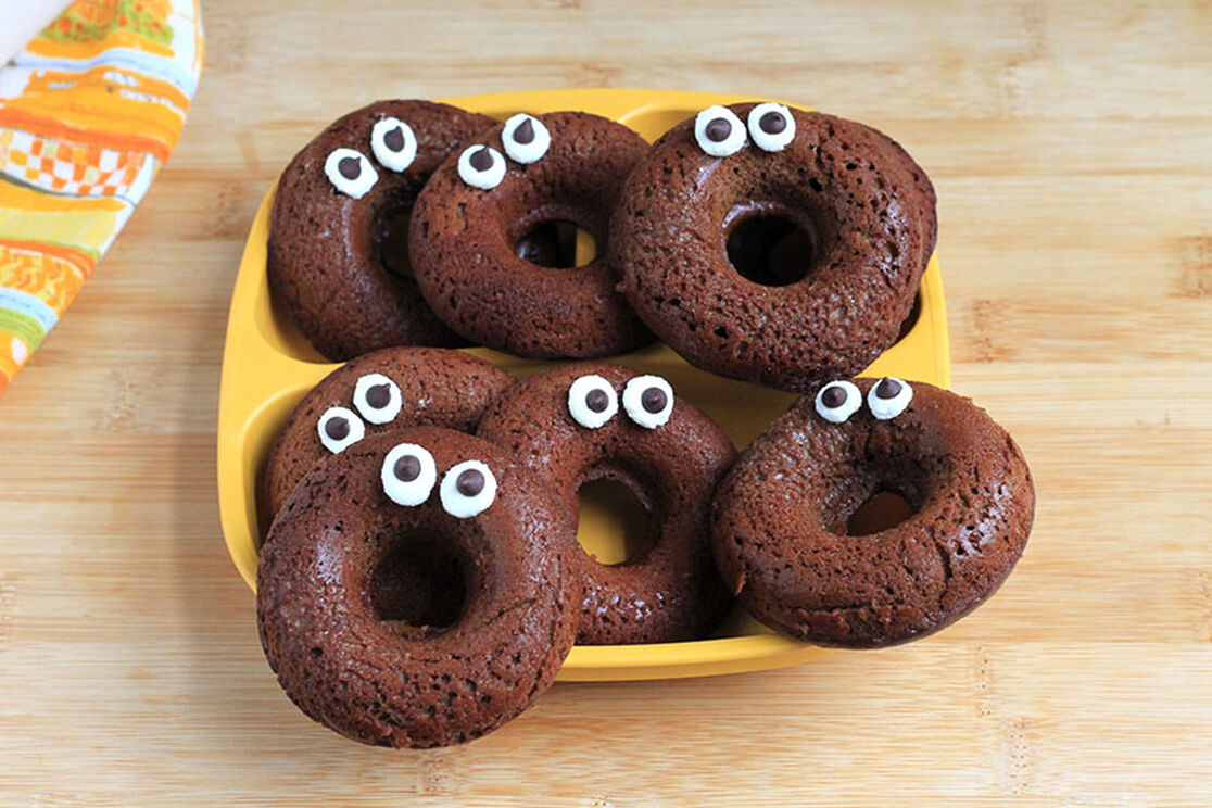 These Flourless Chocolate Donuts Are So Easy It's Spooky!