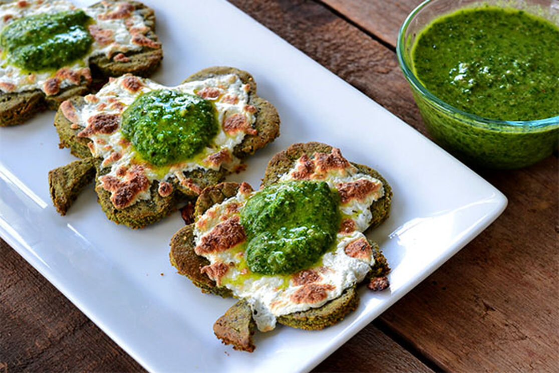 St. Patrick&rsquo;s Day Quinoa Crust (Perfect for Mini Pizzas!)