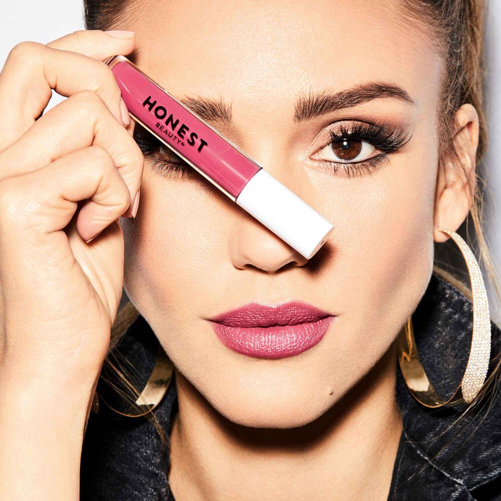 jessica alba with the passion lipstick