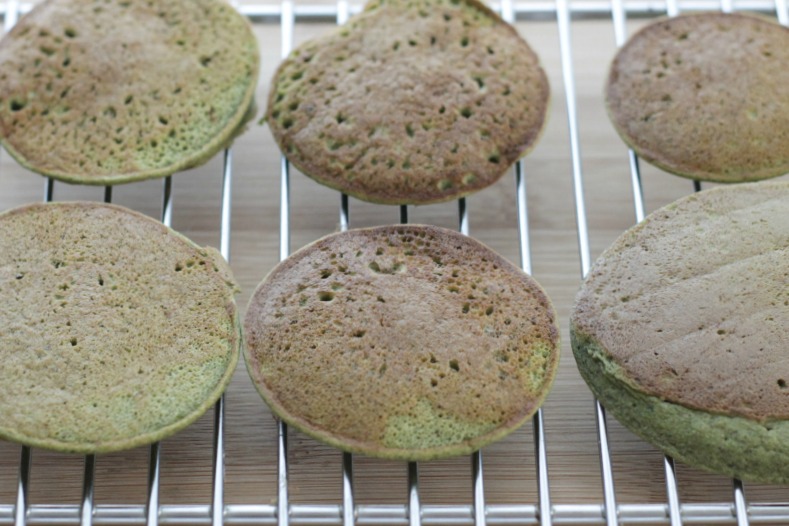 Sweet Spinach Banana Pancakes