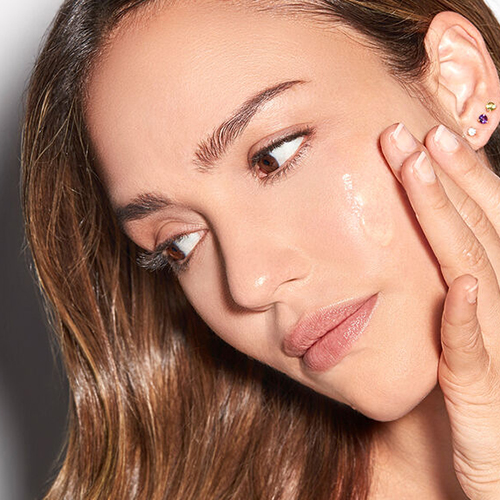 Jessica Alba moisturizing face